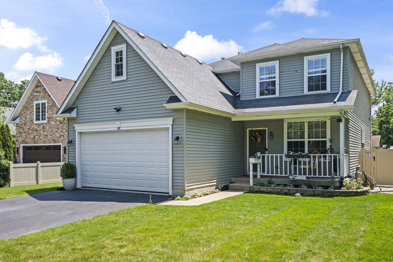 219 Elm Ave., Mundelein, IL 60060