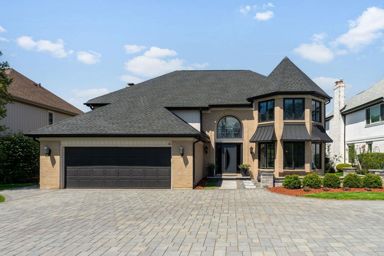 10728 Chaucer Dr., Willow Springs, IL 60480