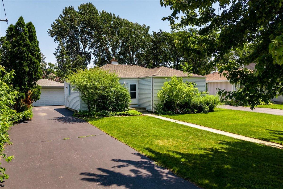 17 S Walnut St., Palatine, IL 60067