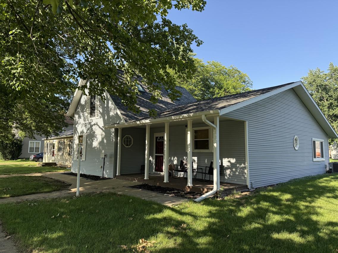 805 S 5th St., Oregon, IL 61061