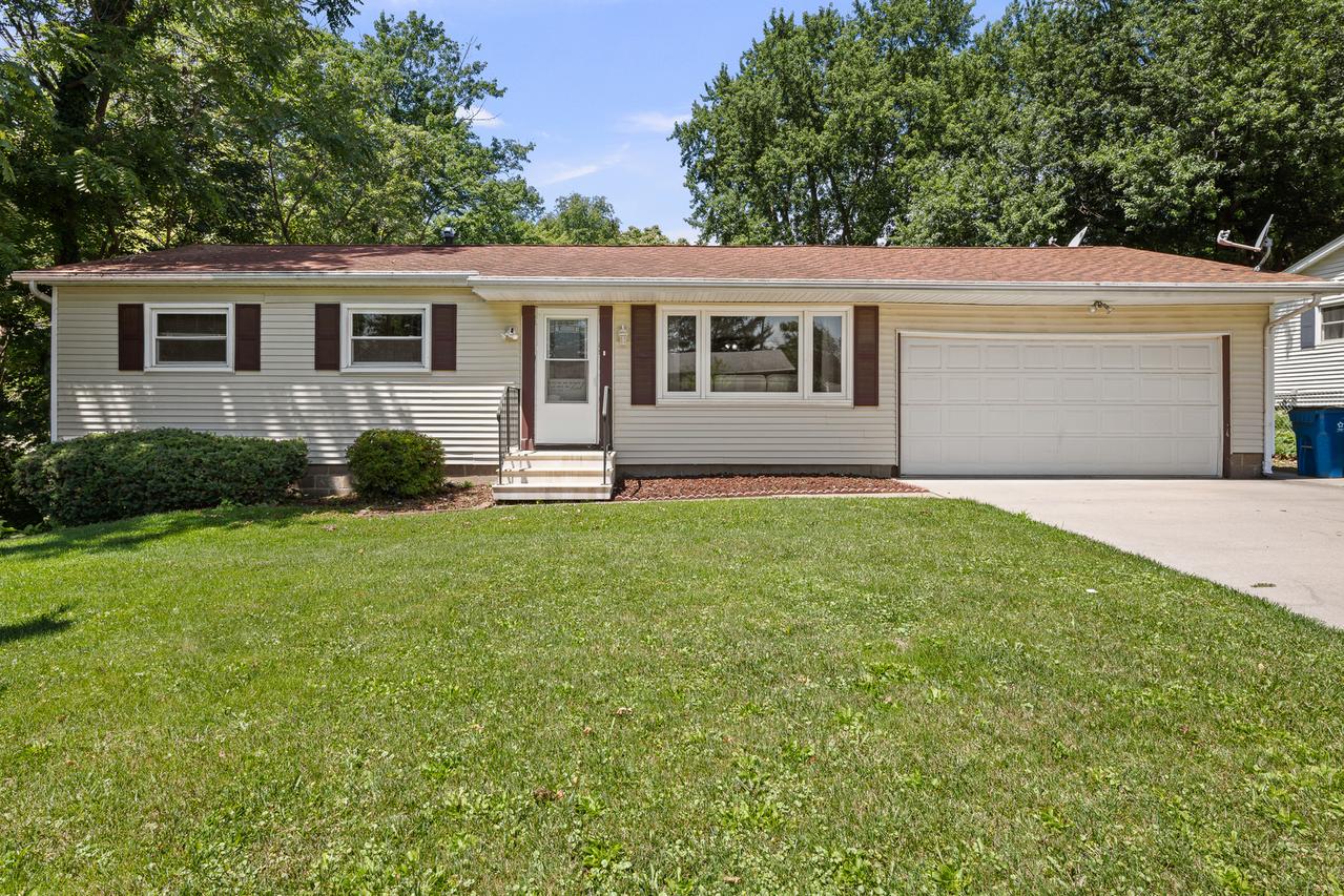 1406 15th St., Silvis, IL 61282