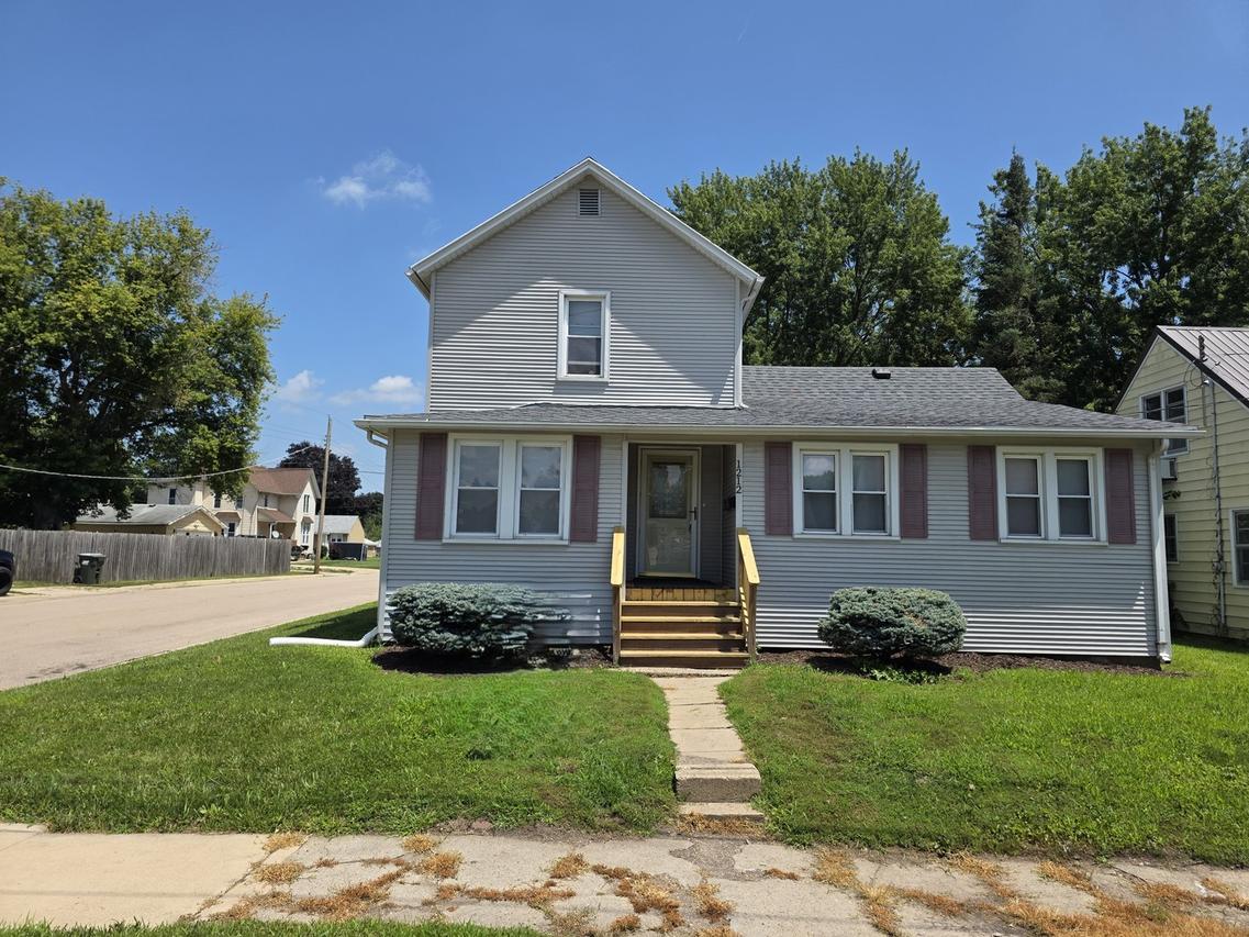 1212 12th Ave., Sterling, IL 61081