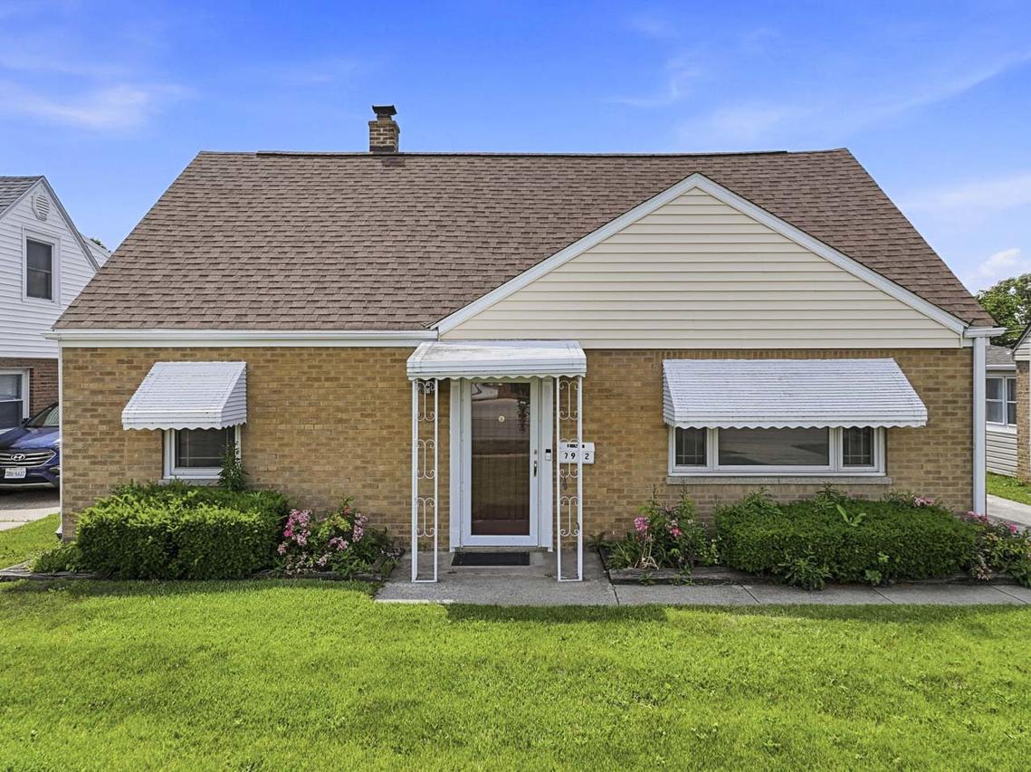 7922 N Waukegan Rd., Niles, IL 60714