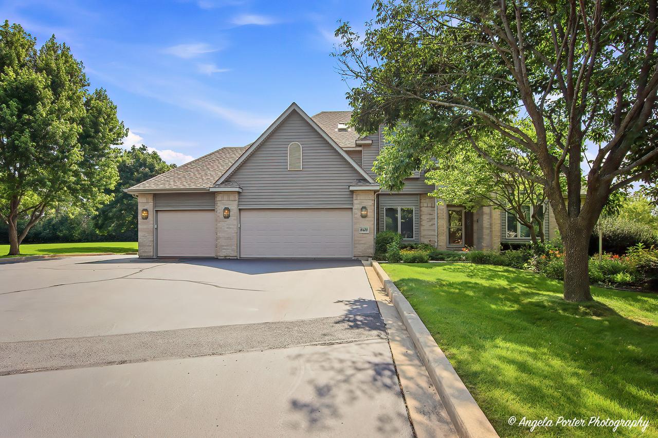 8420 Saint Moritz Dr., Spring Grove, IL 60081
