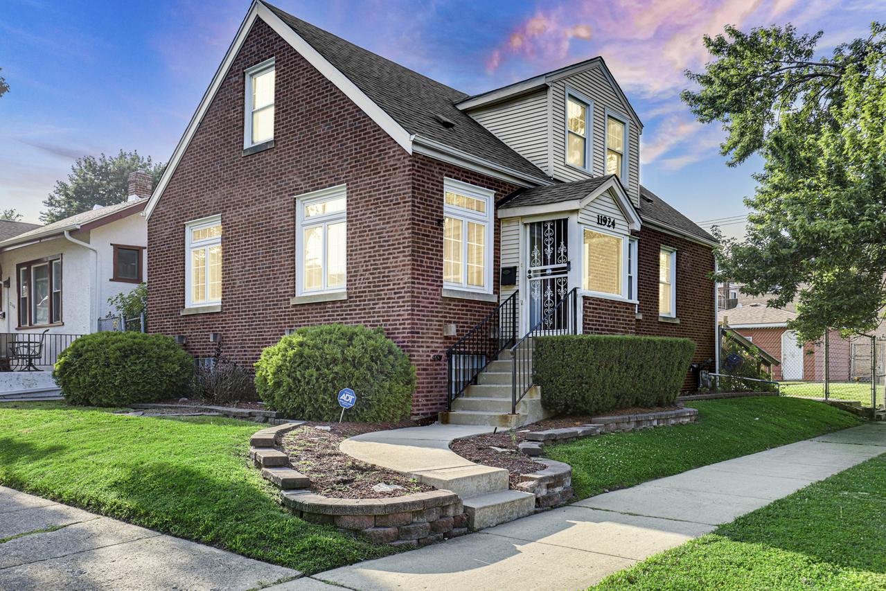11924 Longwood Dr., Blue Island, IL 60406