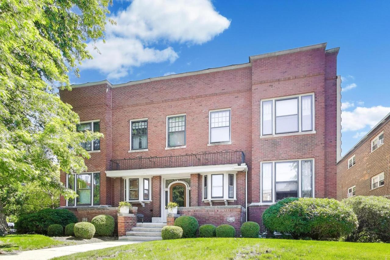 240 S Marion St. #1N, Oak Park, IL 60302