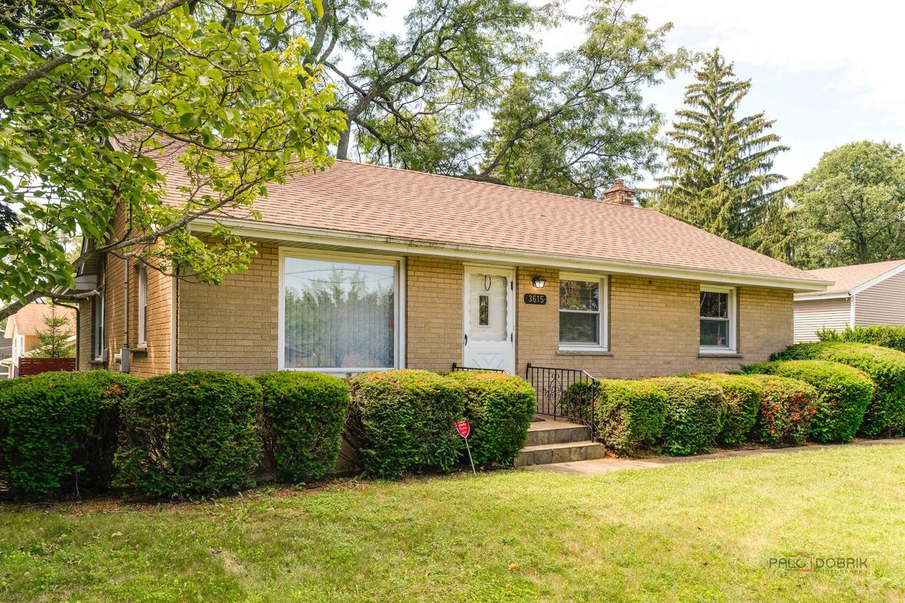 3615 Grandmore Ave., Gurnee, IL 60031
