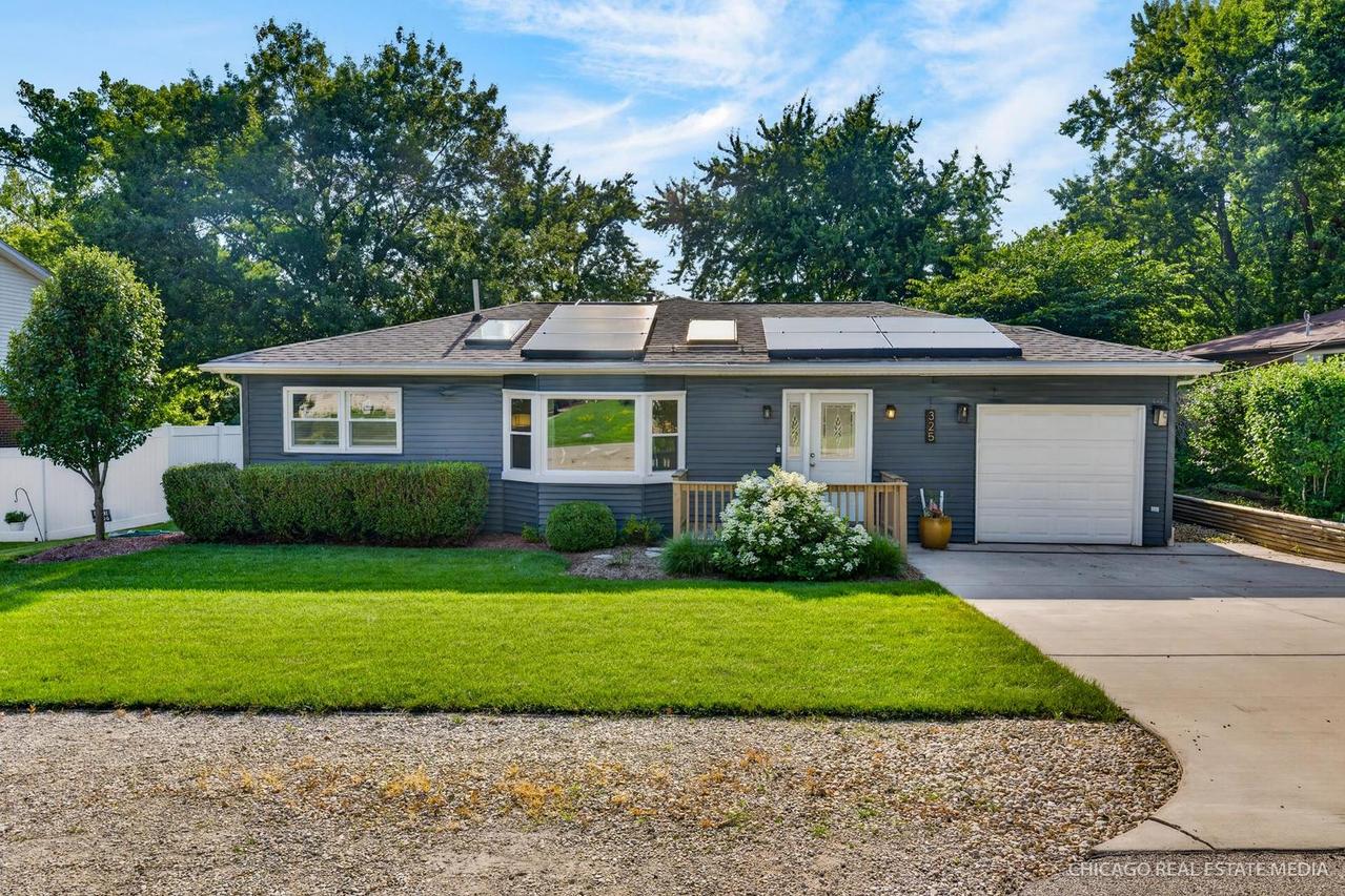 325 Council Tr., Lake In The Hills, IL 60156
