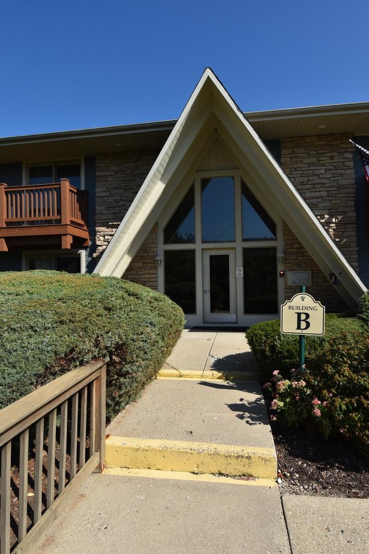 300 Opatrny Dr. #123, Fox River Grove, IL 60021