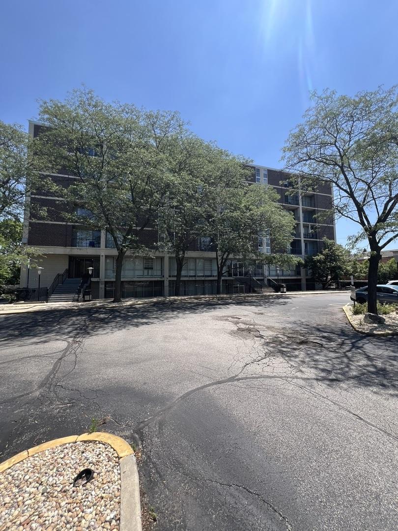 1043 S York Rd. #202, Bensenville, IL 60106
