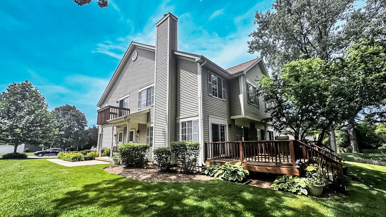 263 S Collins St., South Elgin, IL 60177