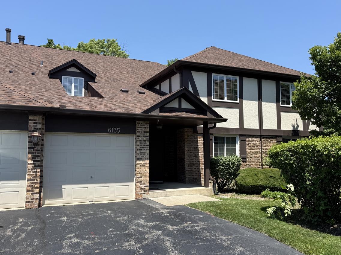 6135 Essex Ct. #D, Willowbrook, IL 60527