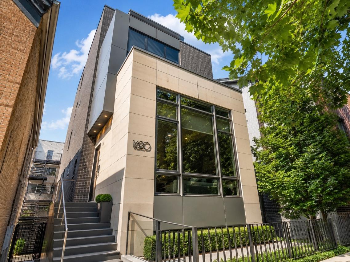 1620 W Pierce Ave., Chicago, IL 60622