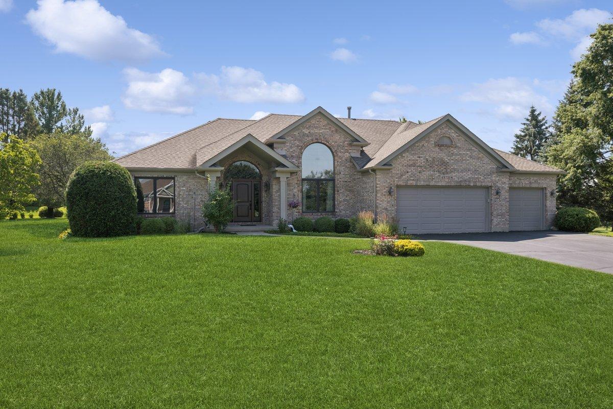 6N731 Willowbrook Dr., St. Charles, IL 60175