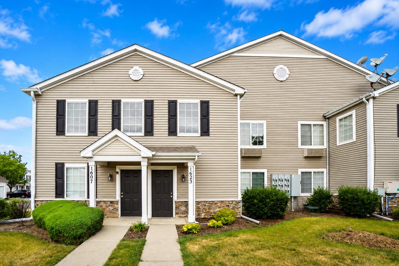1623 Silverstone Dr., Carpentersville, IL 60110