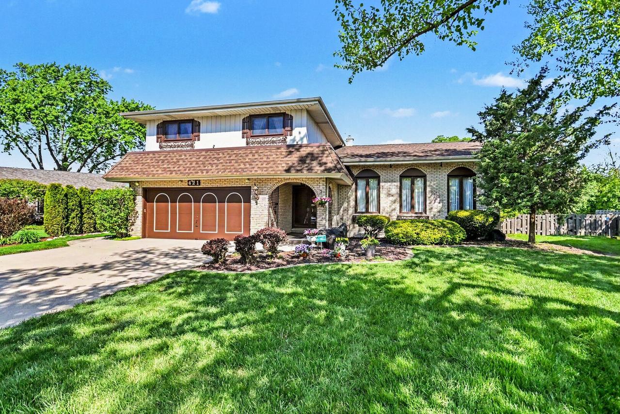 421 E Barclay Ct., Elmhurst, IL 60126
