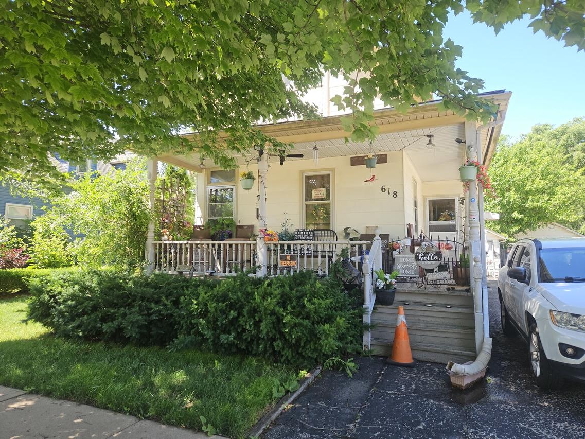 618 Washburn St., Elgin, IL 60123