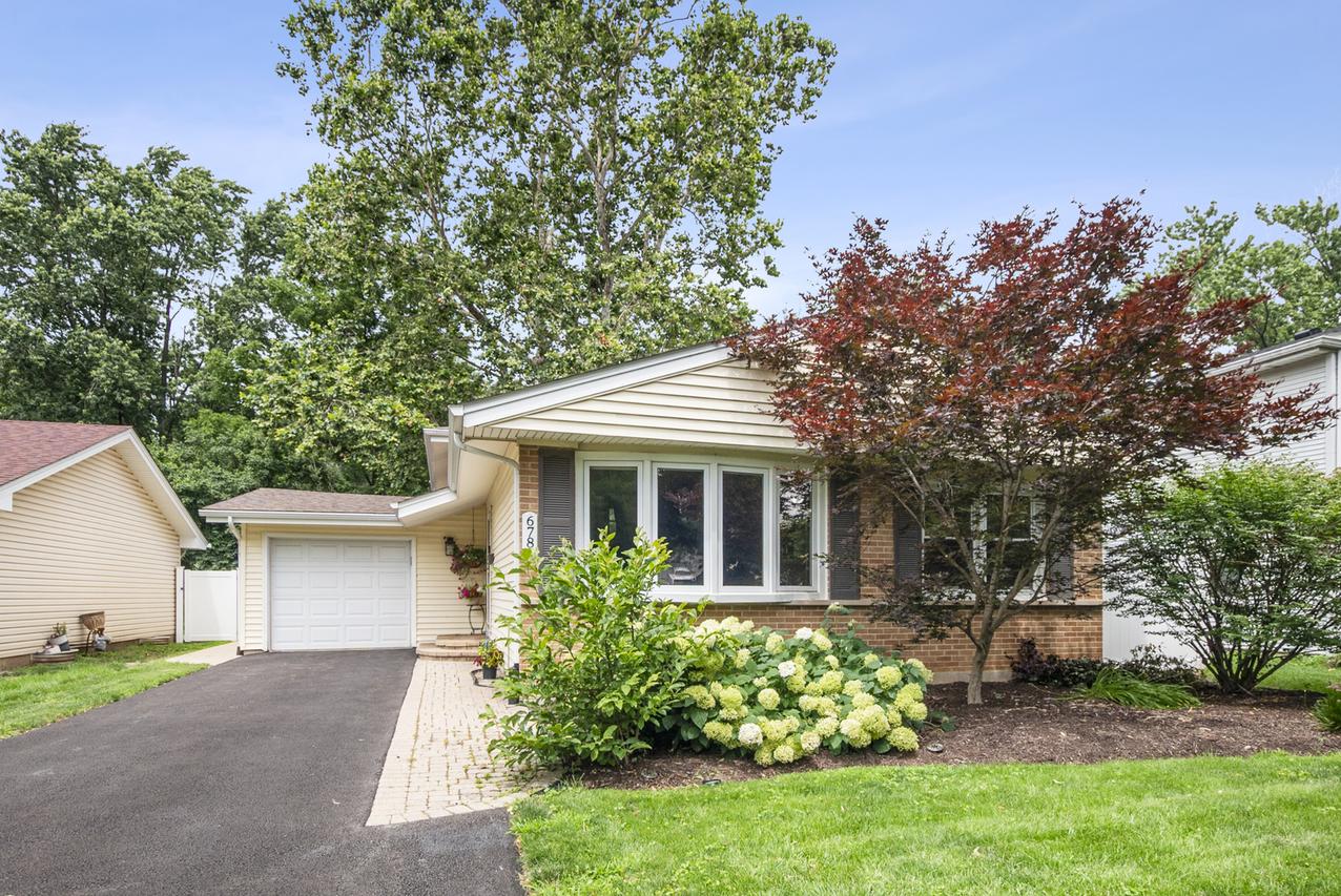 678 Sheehan Ave., Glen Ellyn, IL 60137