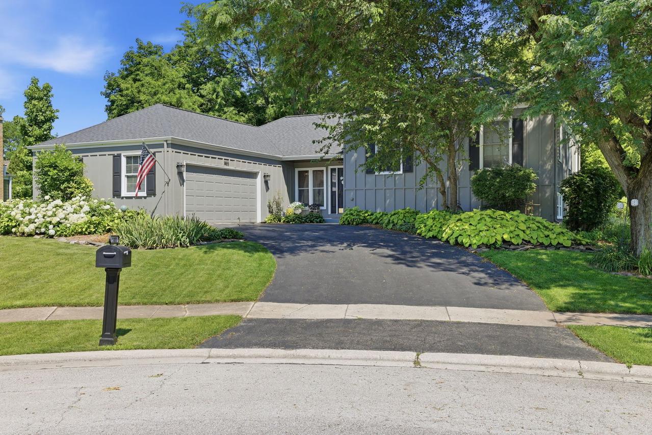 1483 Pebblestone Cove, Wheaton, IL 60189