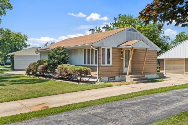 99 Indianwood Dr., Thornton, IL 60476