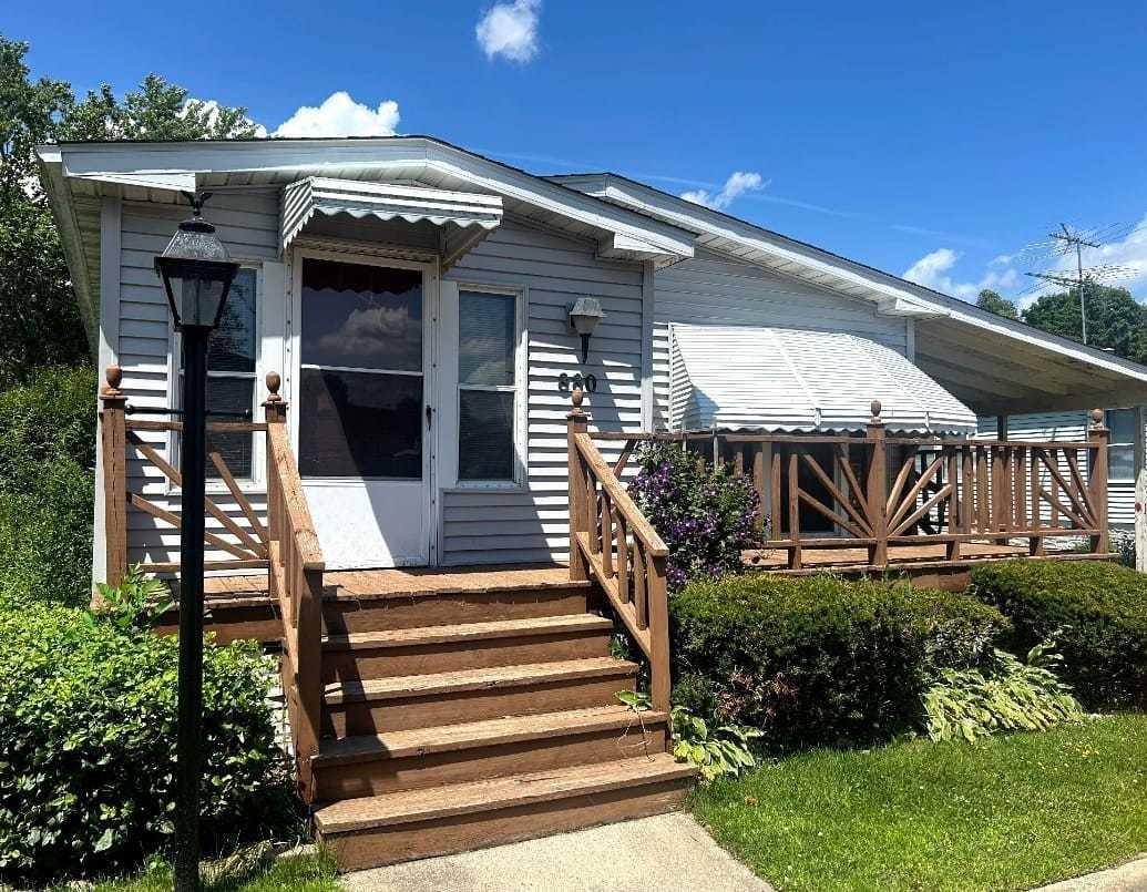 880 Carmella Ln., Elgin, IL 60120