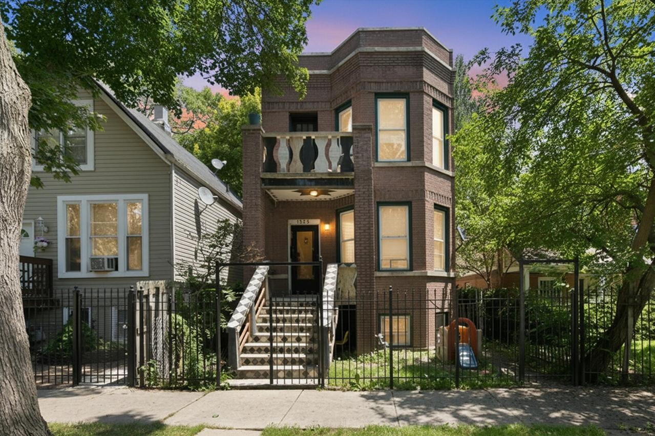 1925 N Keystone Ave., Chicago, IL 60639