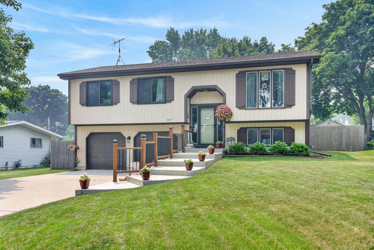 3215 Vista Ter., Mchenry, IL 60050