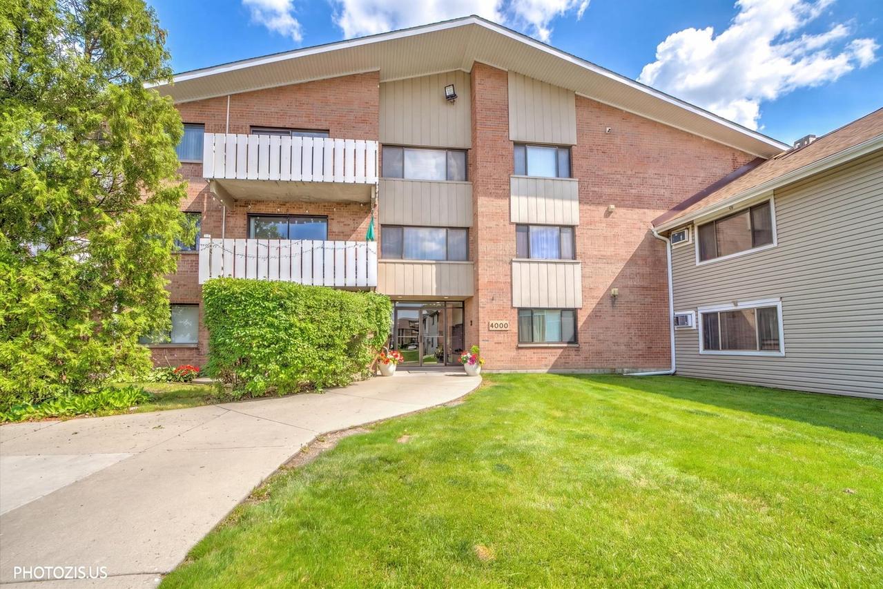 4000 Bayside Dr. #207, Palatine, IL 60074