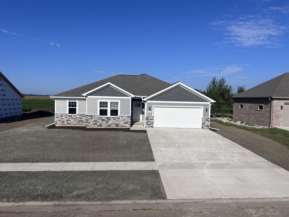 1860 Sycamore St., Peru, IL 61354