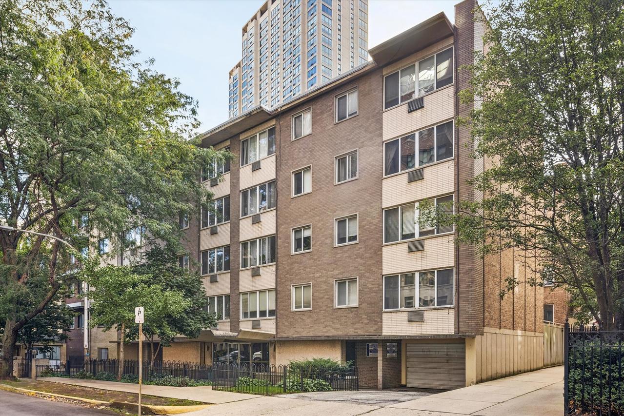 539 W Stratford Pl. #408, Chicago, IL 60657
