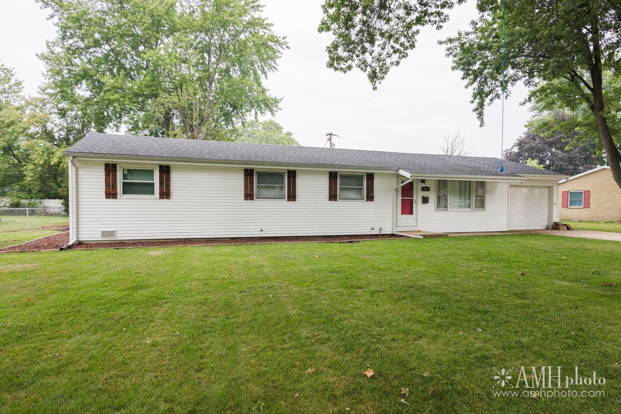 631 Robert Dr., Bourbonnais, IL 60914