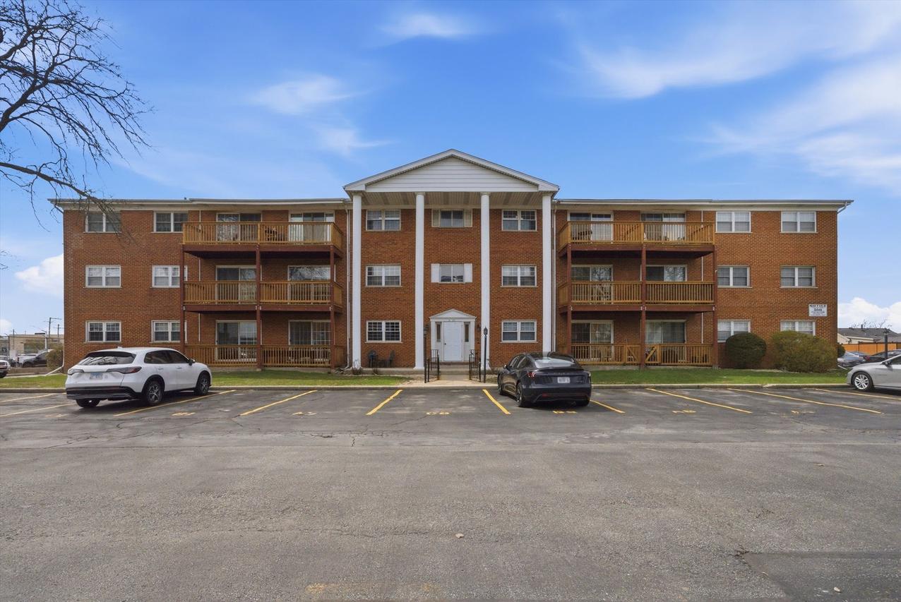 6135 W 94th St. #C8, Oak Lawn, IL 60453