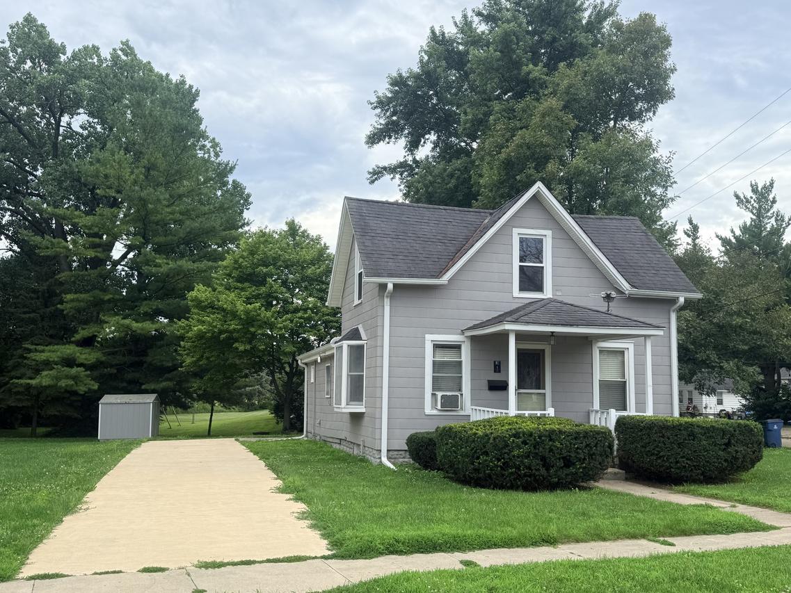 1 E Main St., Amboy, IL 61310
