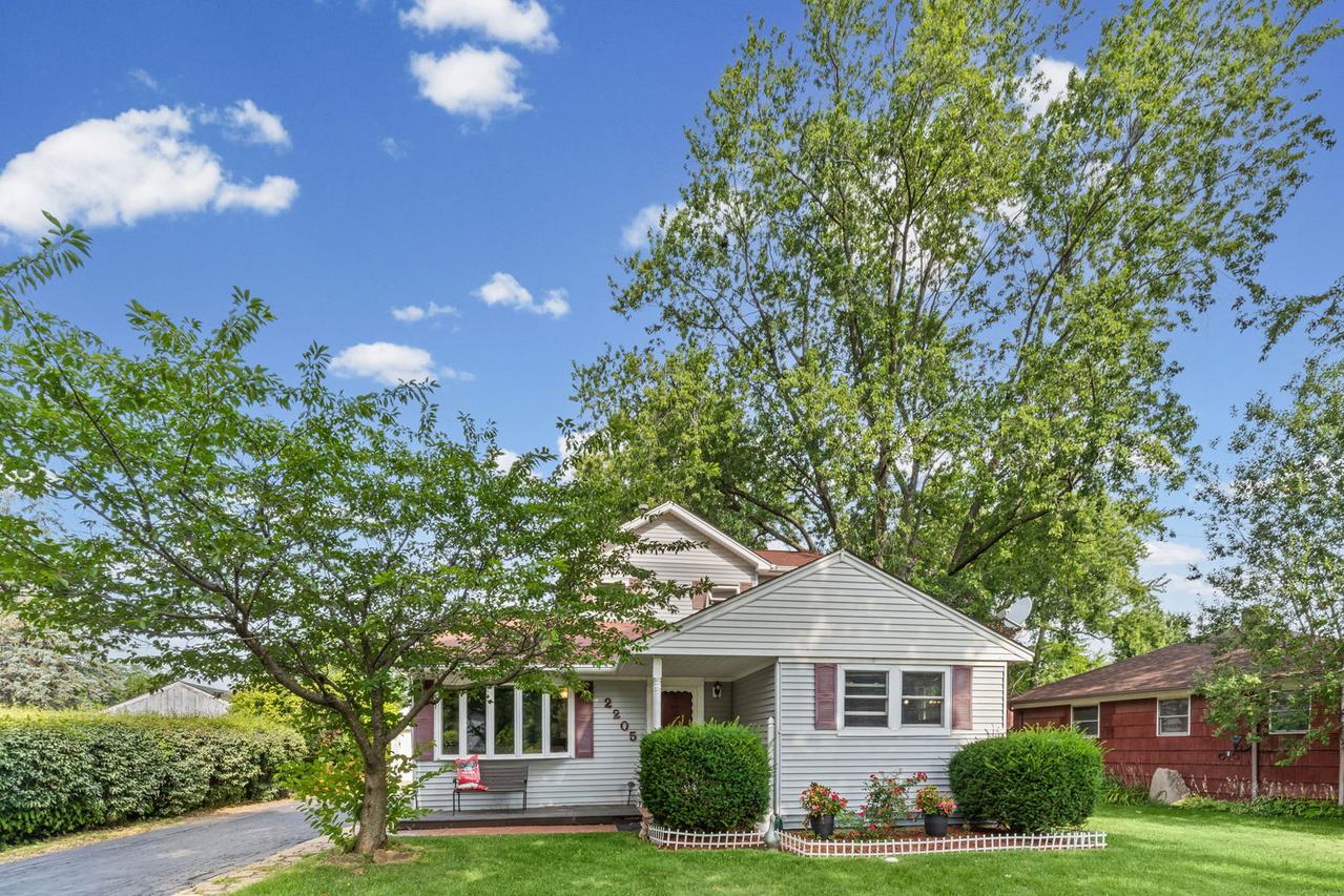 2205 Bluebird Ln., Rolling Meadows, IL 60008