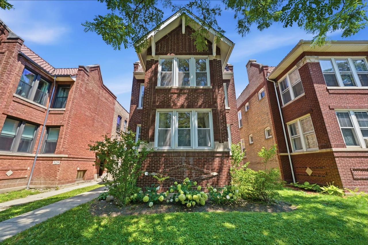 530 S Ridgeland Ave., Oak Park, IL 60304