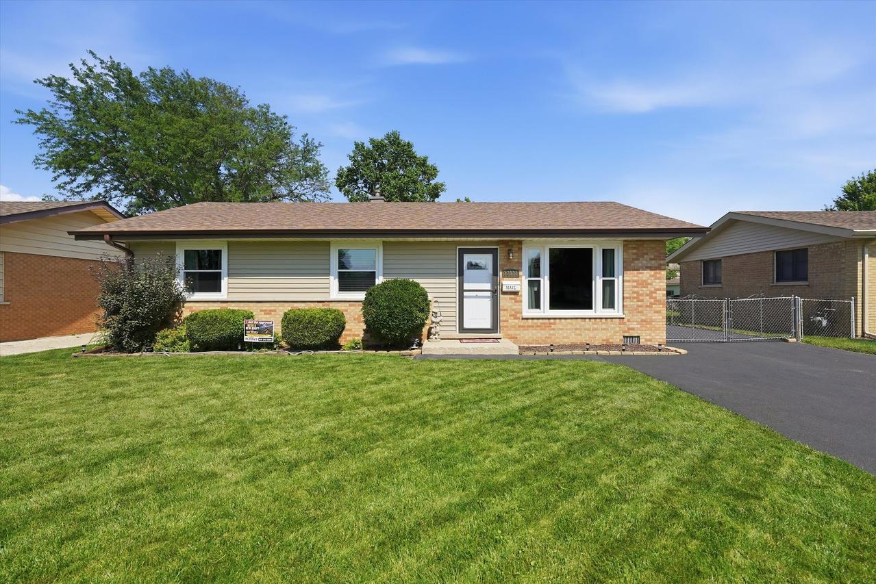 13111 Fairway Dr., Crestwood, IL 60418