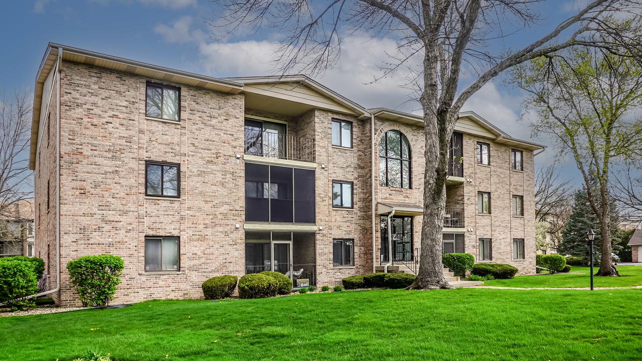 4926 134th St. #210, Crestwood, IL 60418