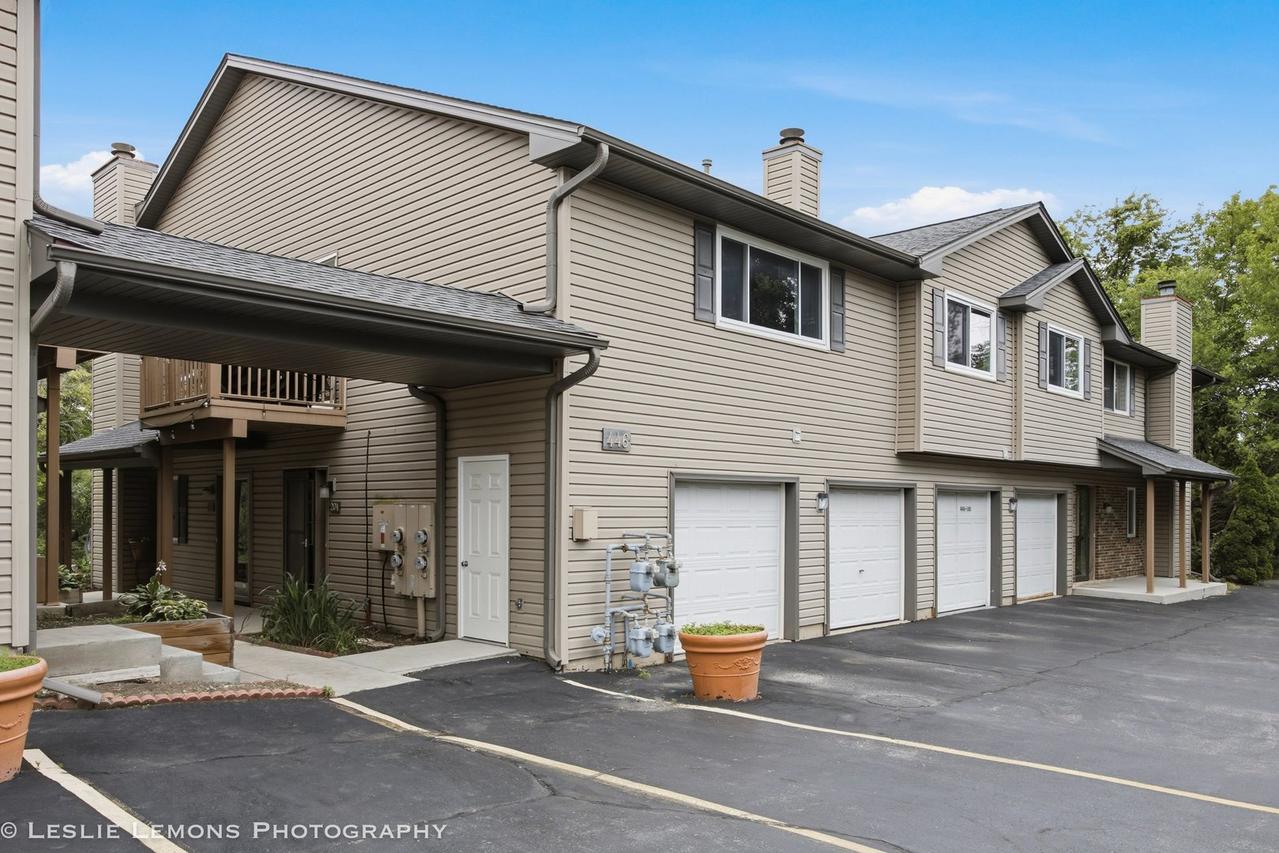 446 Valley Dr. #201, Naperville, IL 60563
