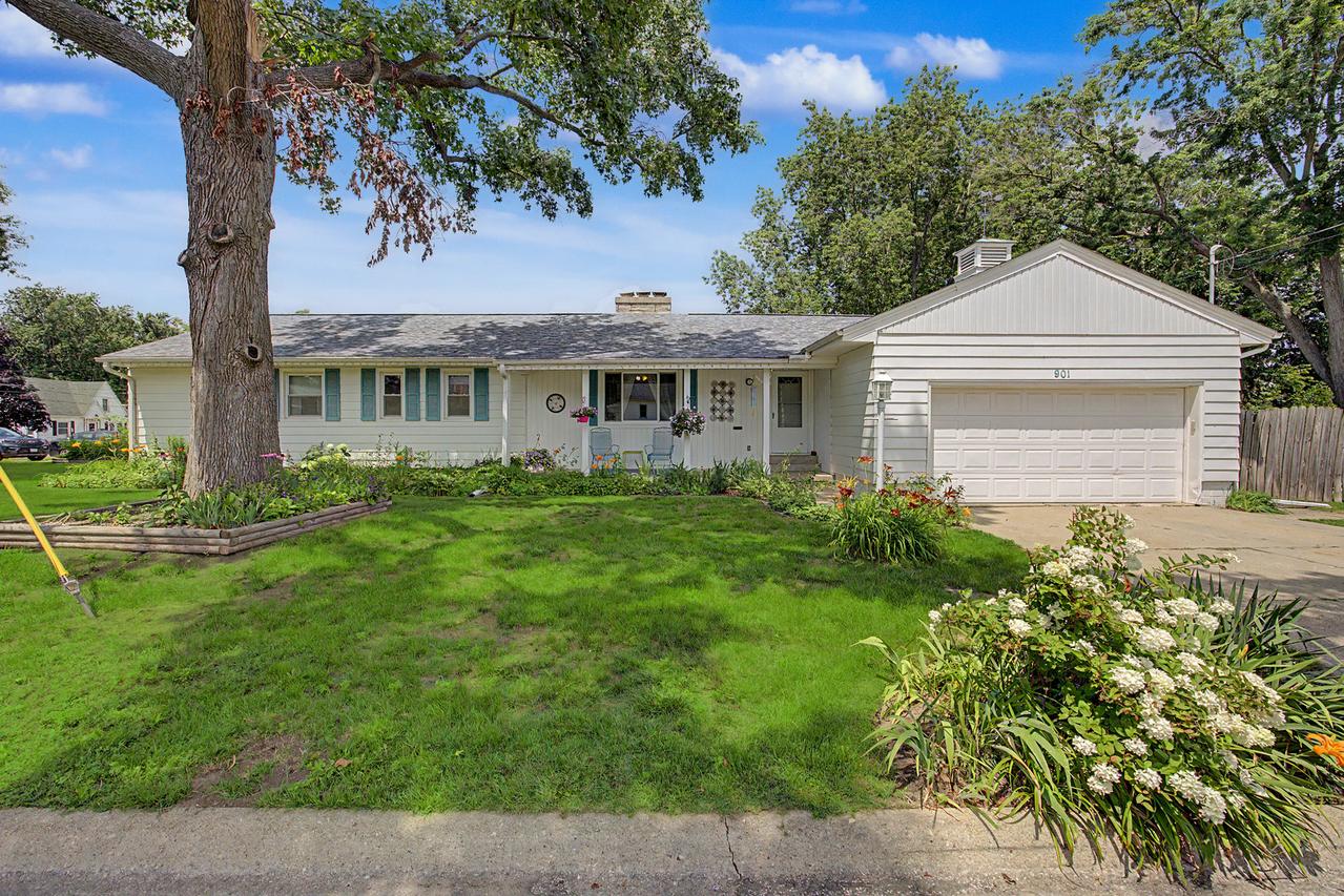 901 E Adams St., Washington, IL 61571