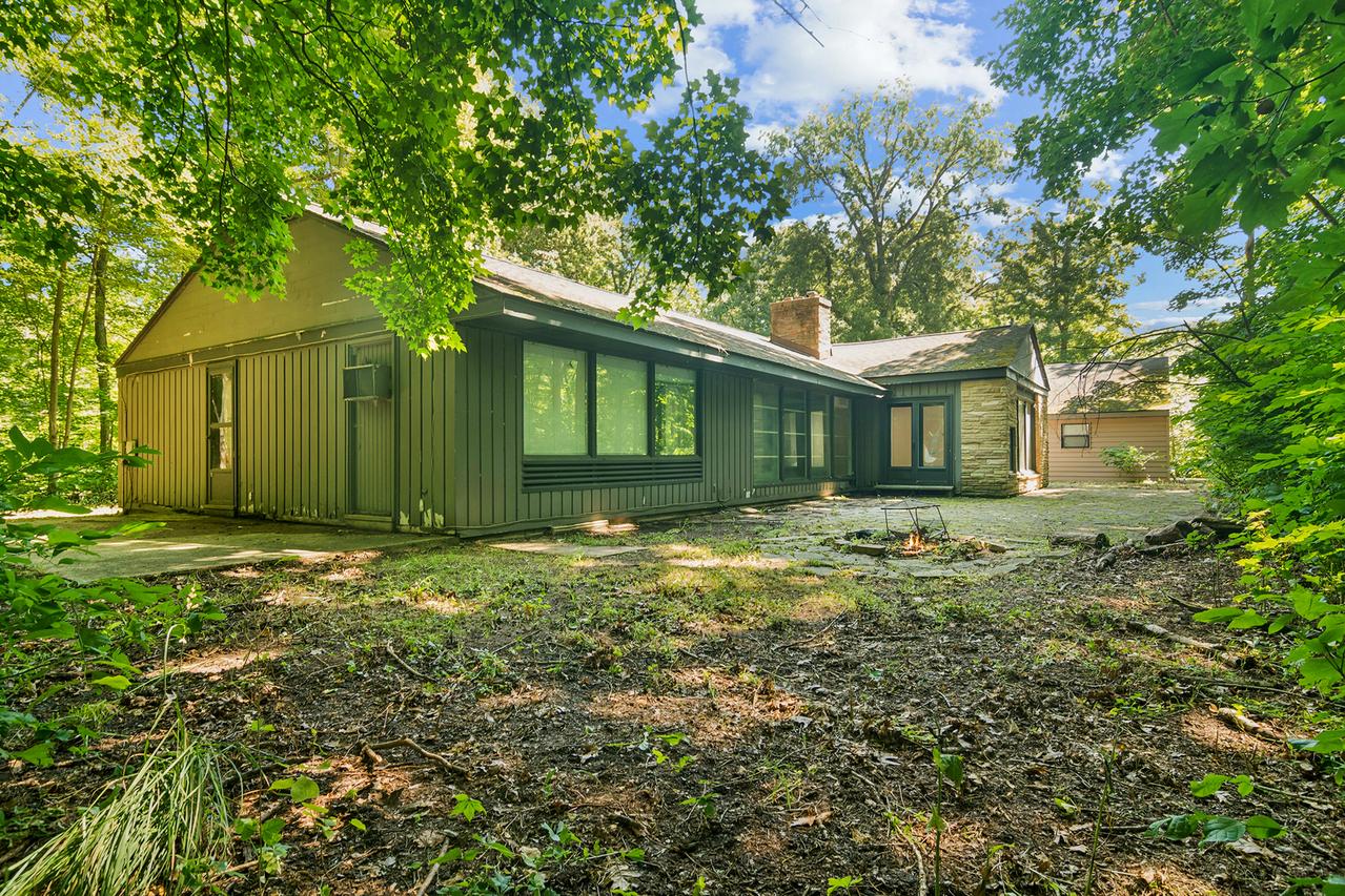 3195 Deerfield Rd., Riverwoods, IL 60015