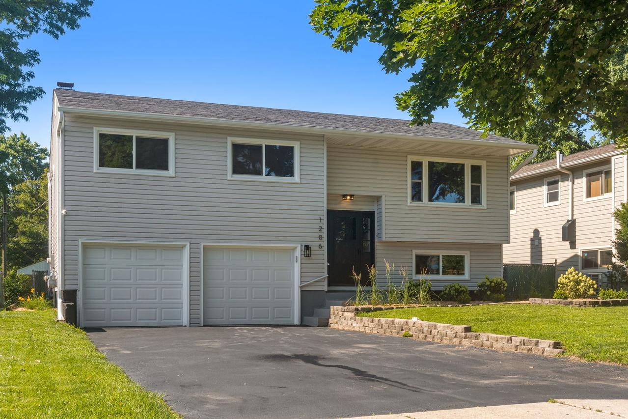 1206 Taft Ave., Wheaton, IL 60189