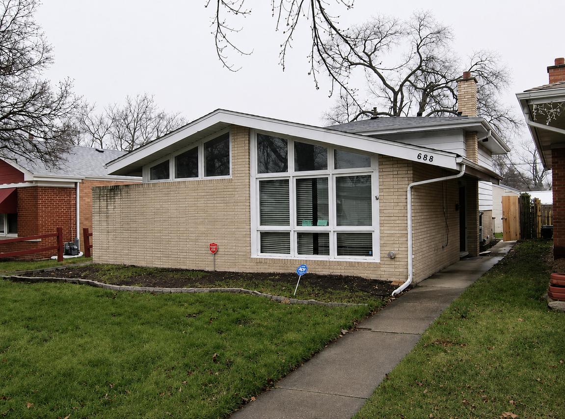 688 E 154th St., Dolton, IL 60419