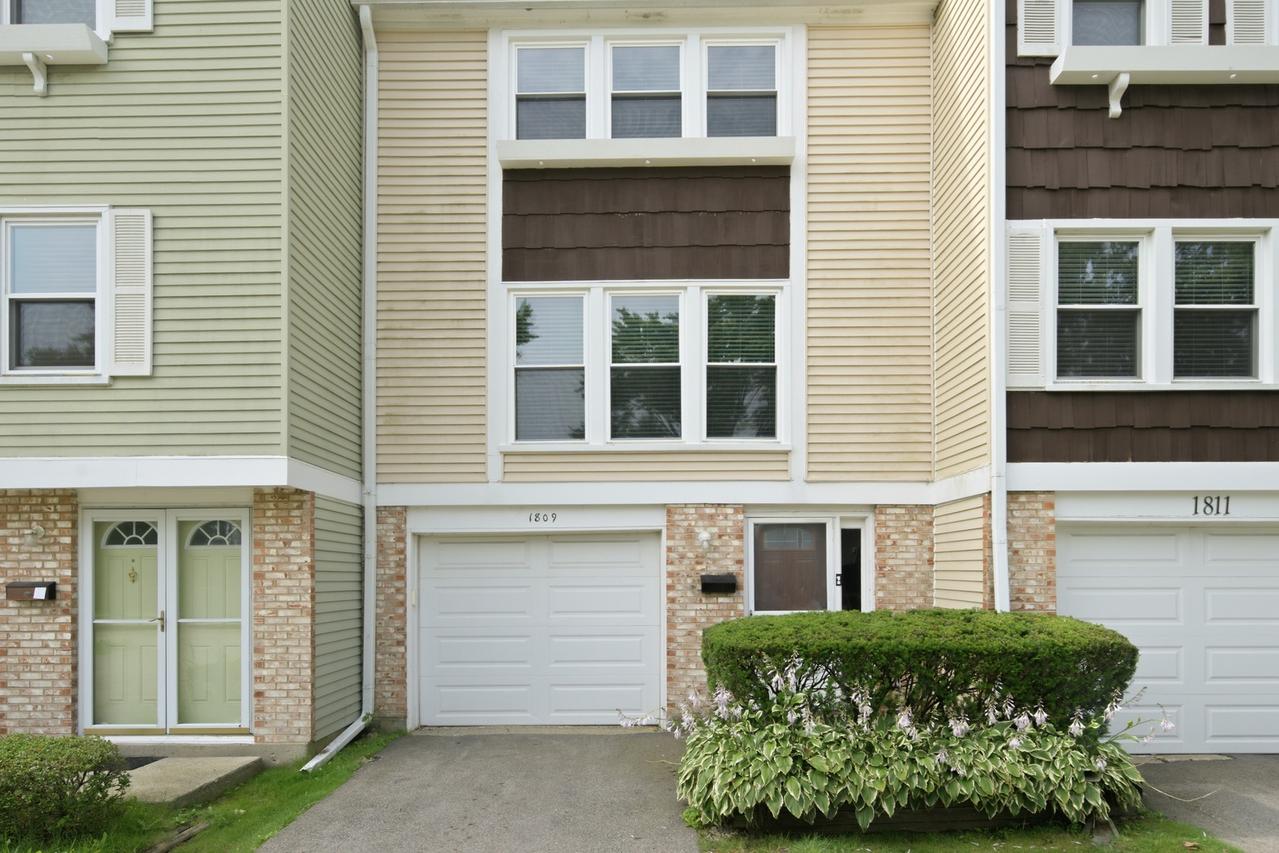 1809 Dumont Ln., Schaumburg, IL 60194