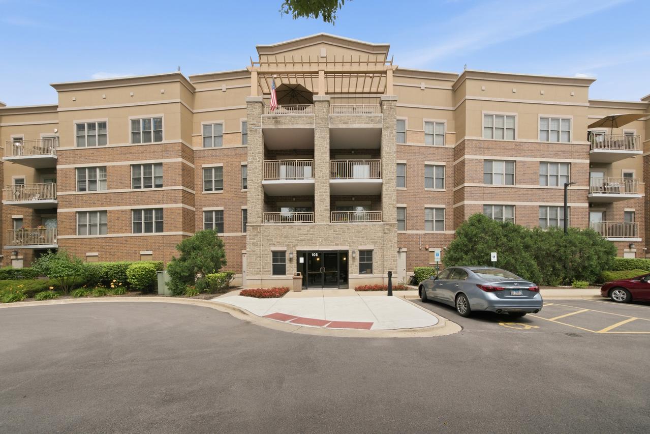105 Lakeview Dr. #209, Bloomingdale, IL 60108
