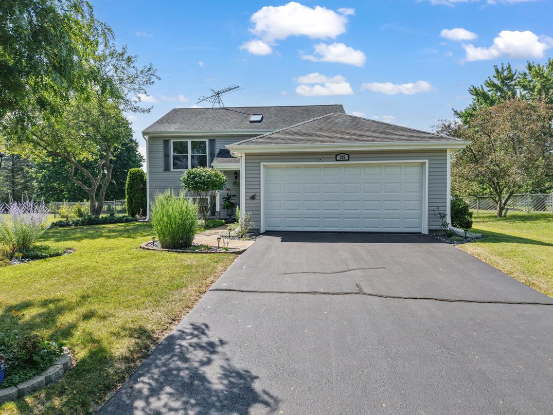 935 Revere Ln., Island Lake, IL 60042