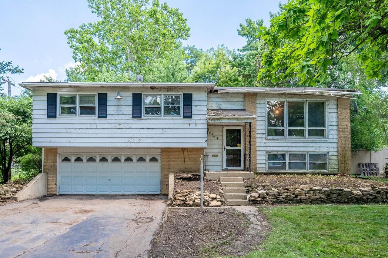 7207 Catalpa Ave., Woodridge, IL 60517