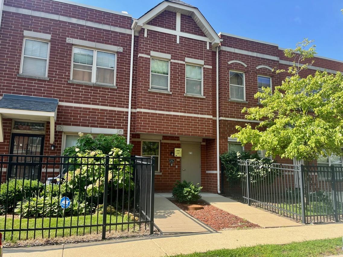 6710 S Keating Ave. #201, Chicago, IL 60629