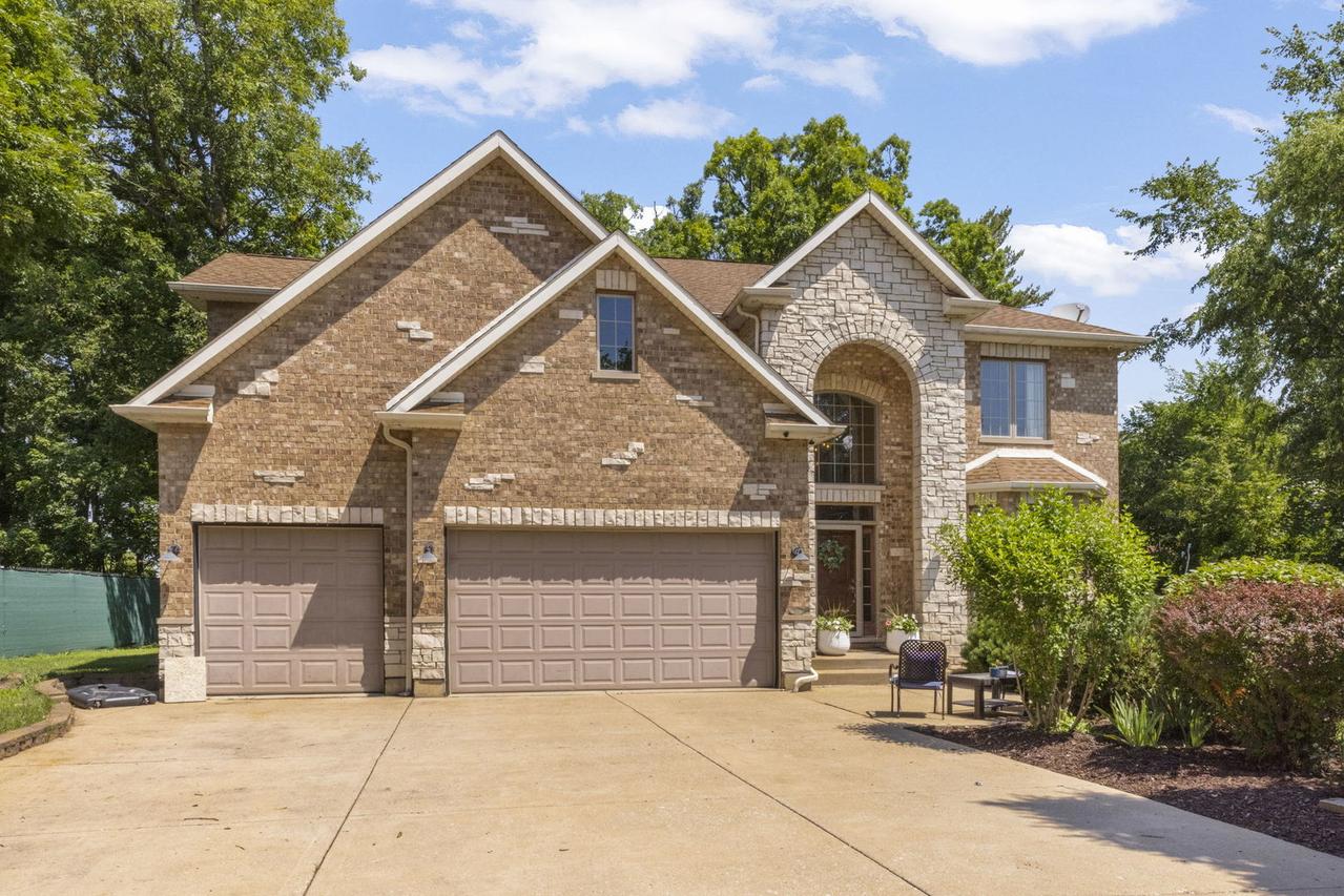 34W624 Courier Ave., St. Charles, IL 60174