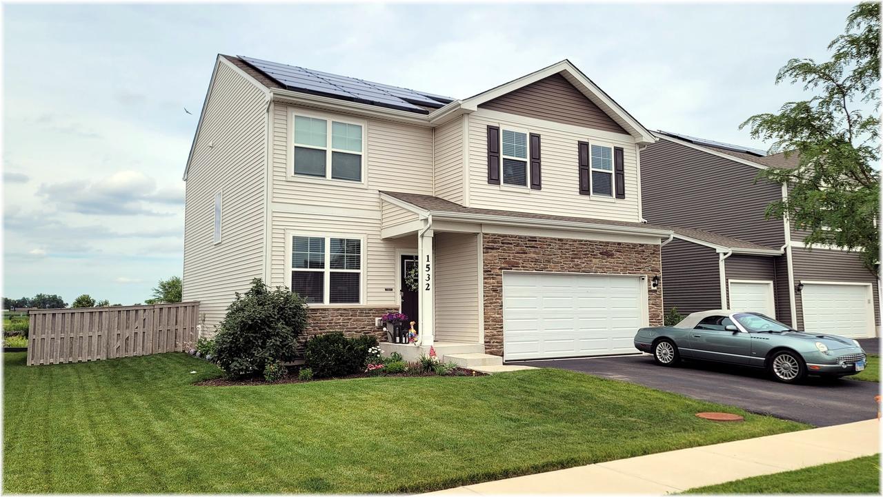 1532 Hollow Tree Ln., Pingree Grove, IL 60140