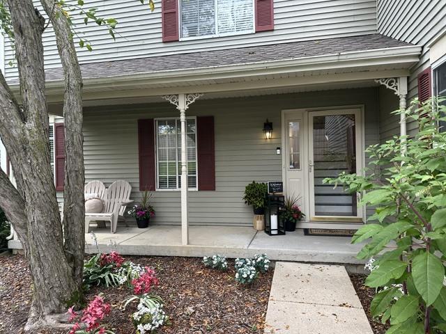 152 Village Creek Dr., Lake In The Hills, IL 60156